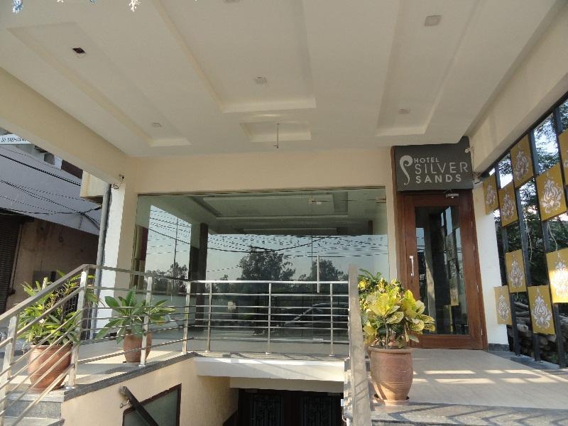Silver Sands Hotel Chandīgarh Exterior foto